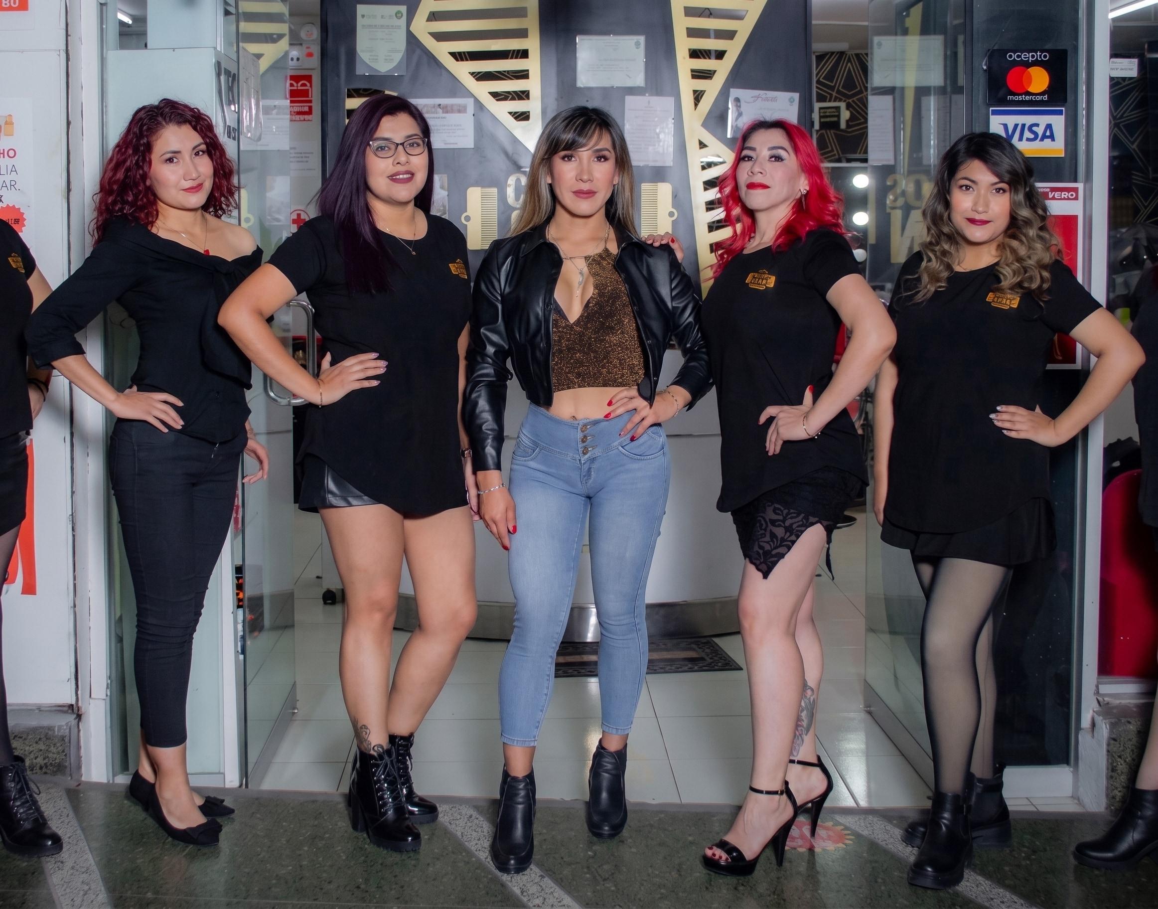 Equipo de estilistas de La Bobadilla Studio Beauty en el local